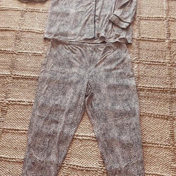 XL Leopard Print Pajama Set – Beige with Black Piping - Picture 3 of 4